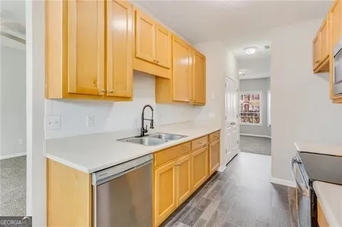 762 Commerce Riverdale, GA 30296