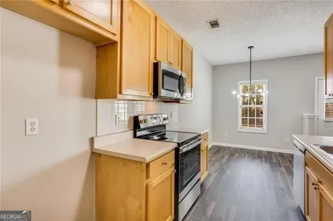 762 Commerce Riverdale, GA 30296