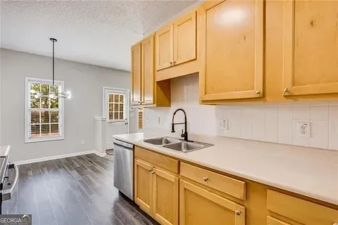 762 Commerce Riverdale, GA 30296