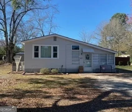 411 N Cromley RD