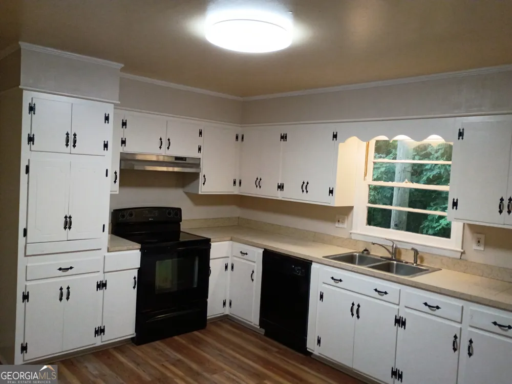 70 Fifth ST Hartwell, GA 30643