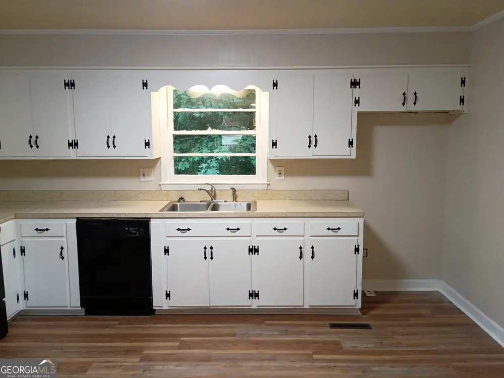 70 Fifth ST Hartwell, GA 30643