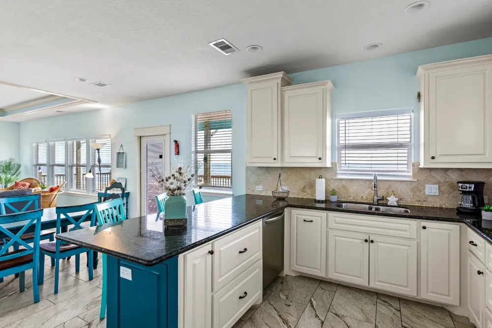 1524 Highway 87 Gilchrist, TX 77617