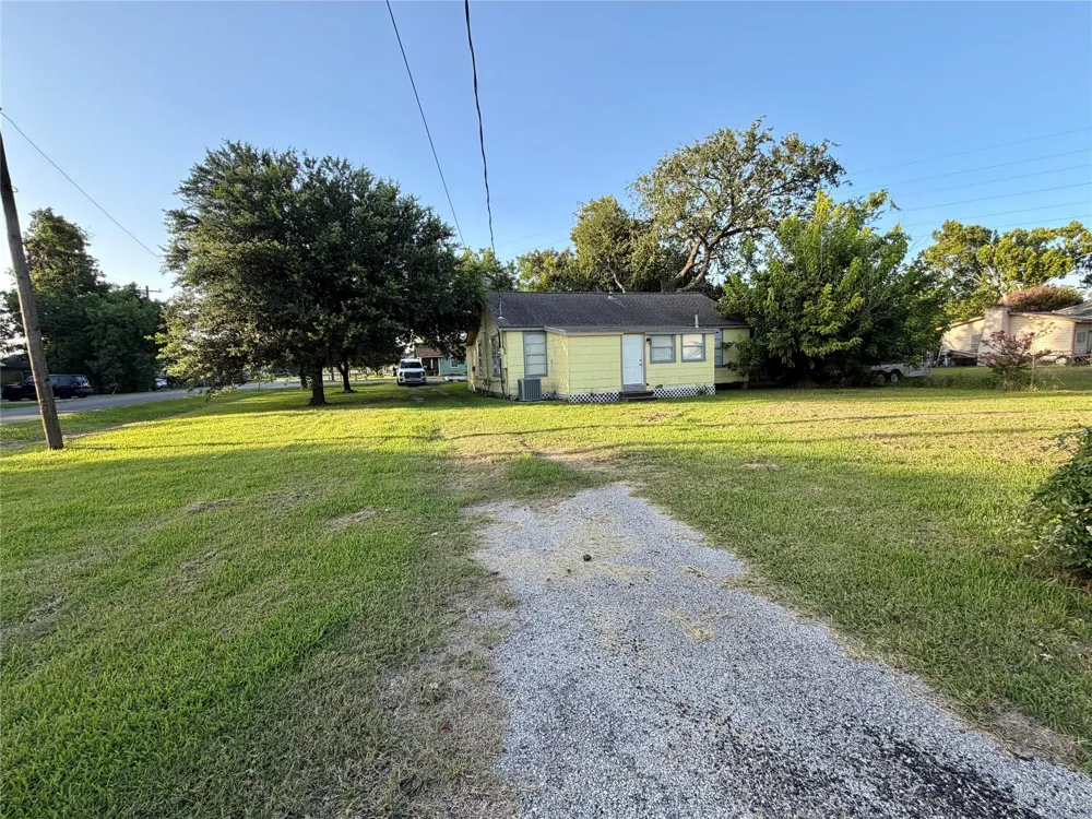 503 Mckee Street Clute, TX 77531