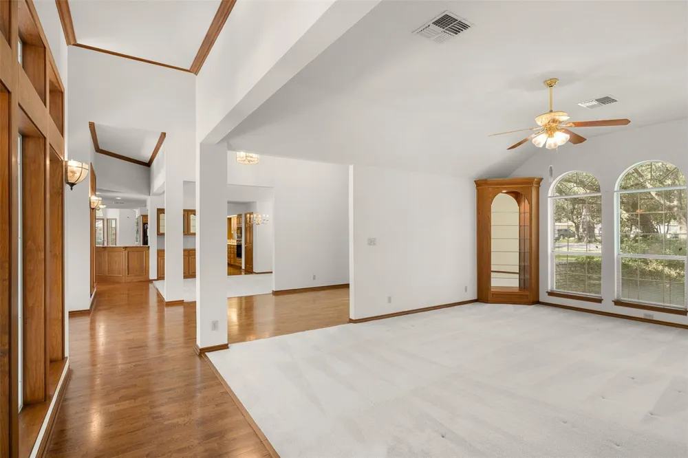 203 Oak Cluster Drive Columbus, TX 78934