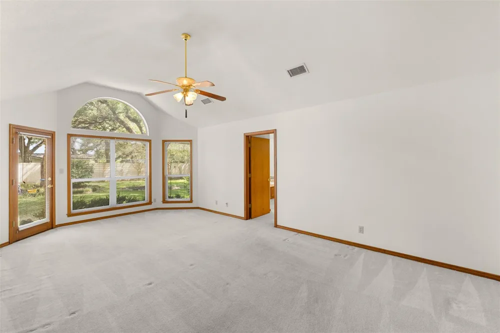 203 Oak Cluster Drive Columbus, TX 78934