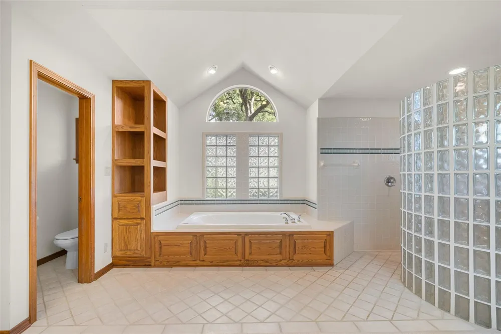 203 Oak Cluster Drive Columbus, TX 78934