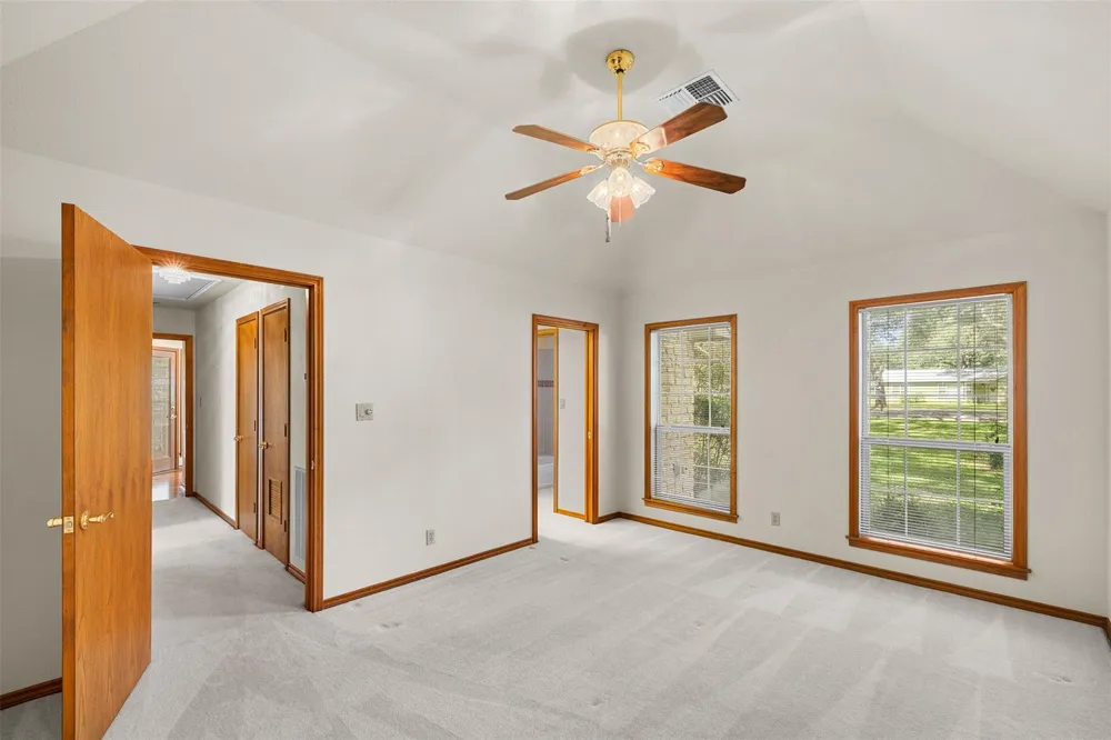 203 Oak Cluster Drive Columbus, TX 78934