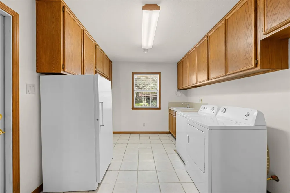 203 Oak Cluster Drive Columbus, TX 78934