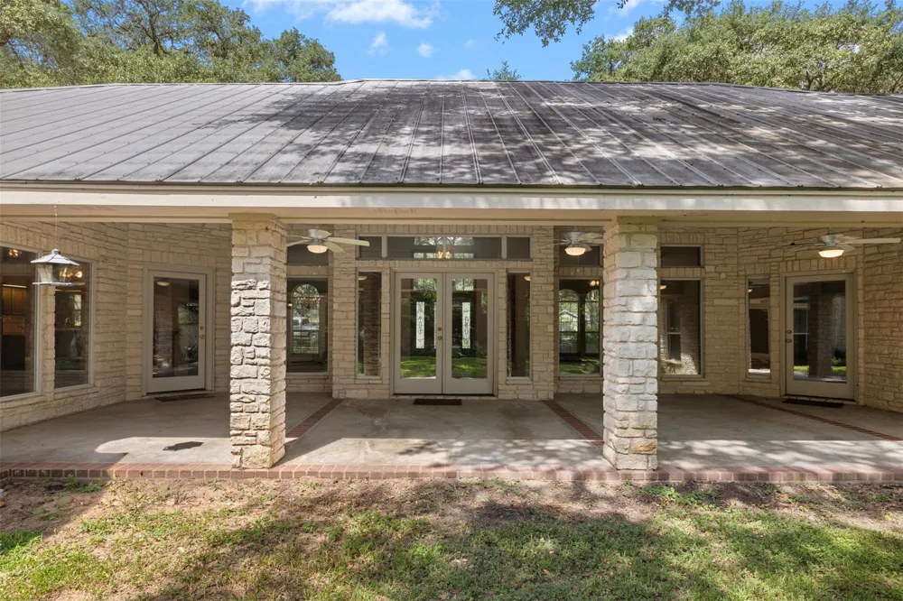 203 Oak Cluster Drive Columbus, TX 78934