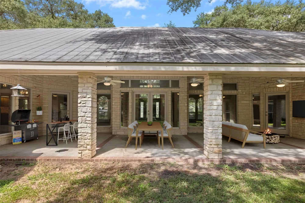203 Oak Cluster Drive Columbus, TX 78934
