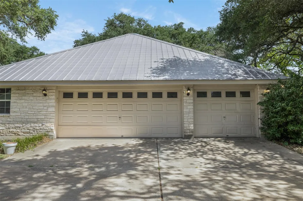203 Oak Cluster Drive Columbus, TX 78934