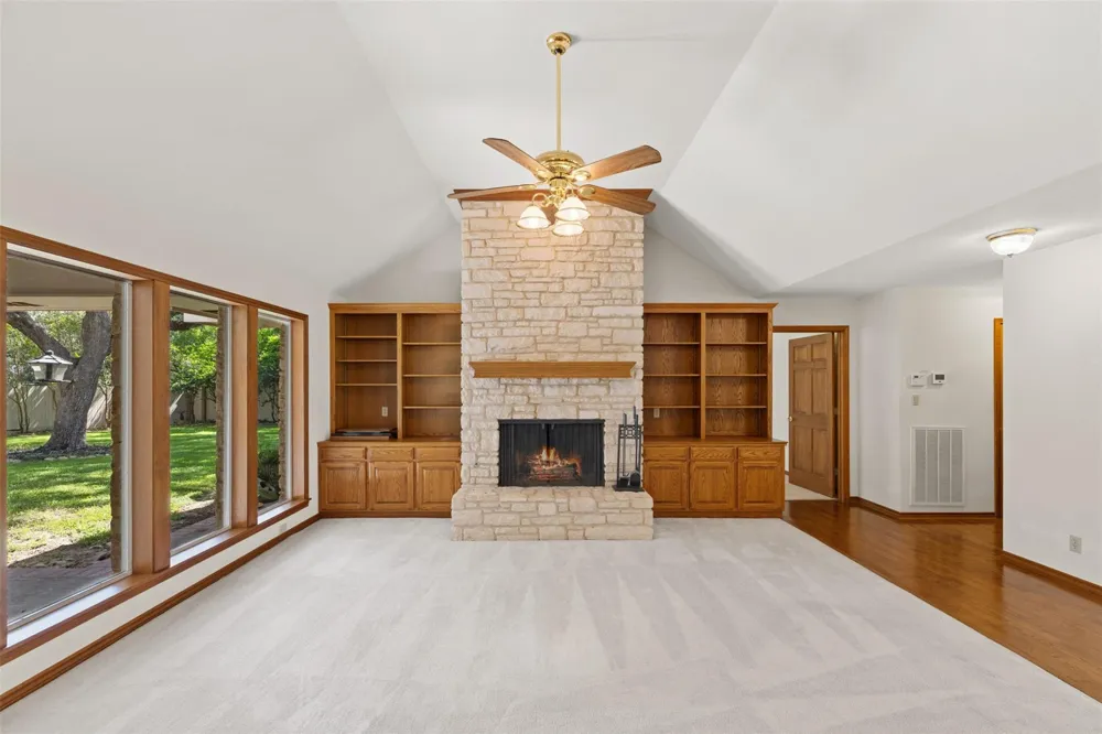 203 Oak Cluster Drive Columbus, TX 78934