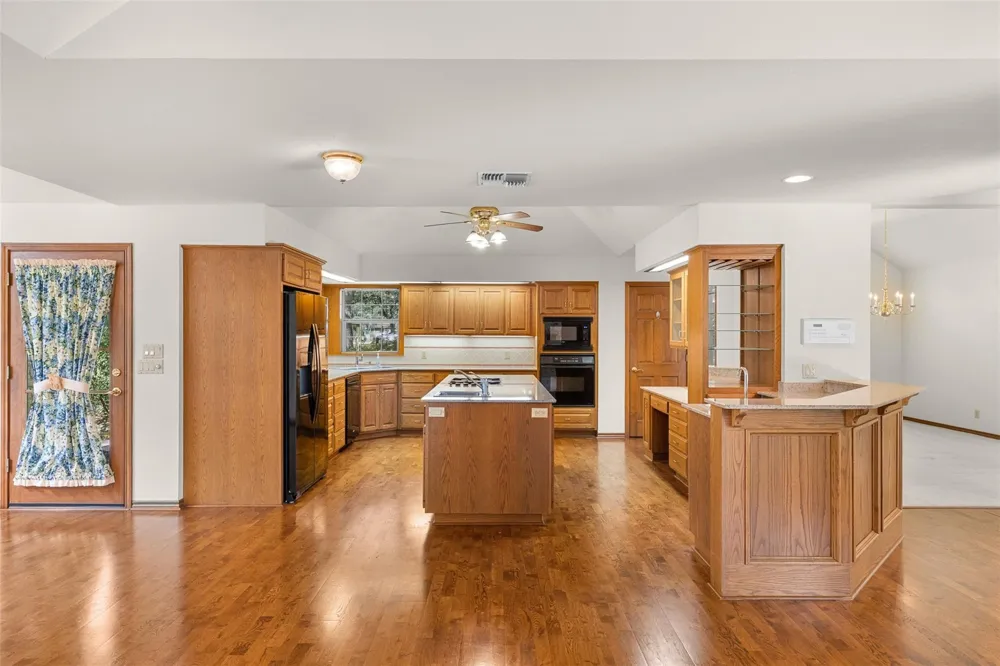 203 Oak Cluster Drive Columbus, TX 78934