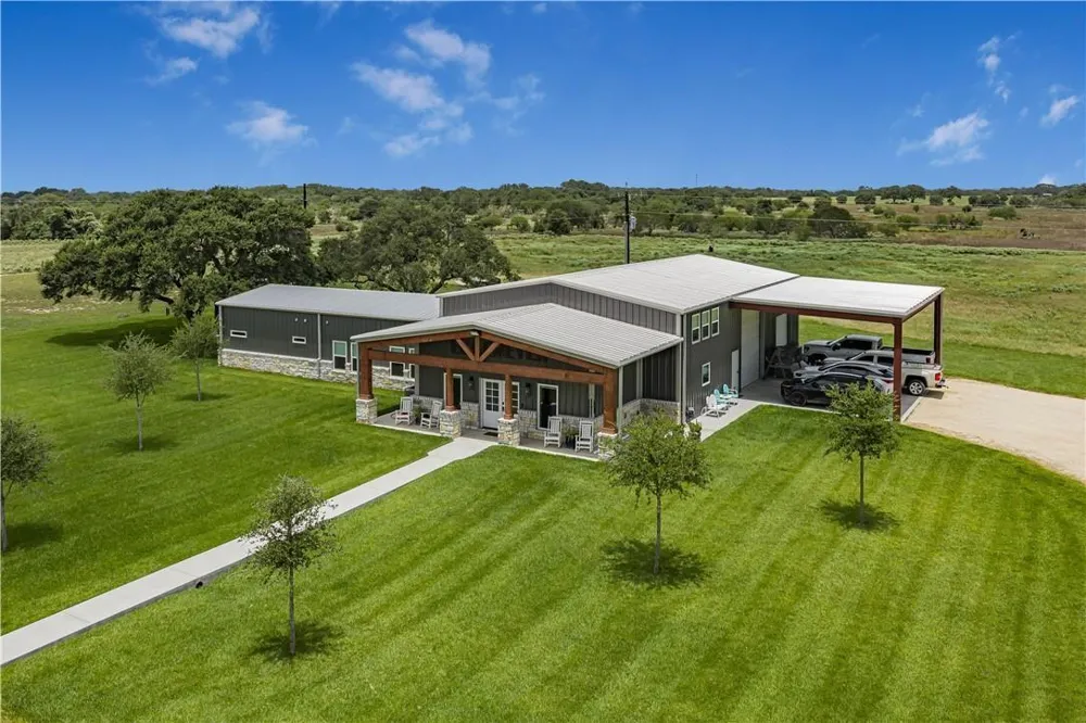 686 Rappold Road Yoakum, TX 77995