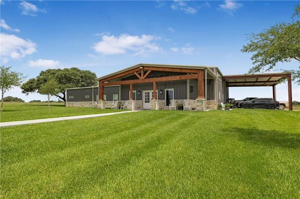 686 Rappold Road Yoakum, TX 77995
