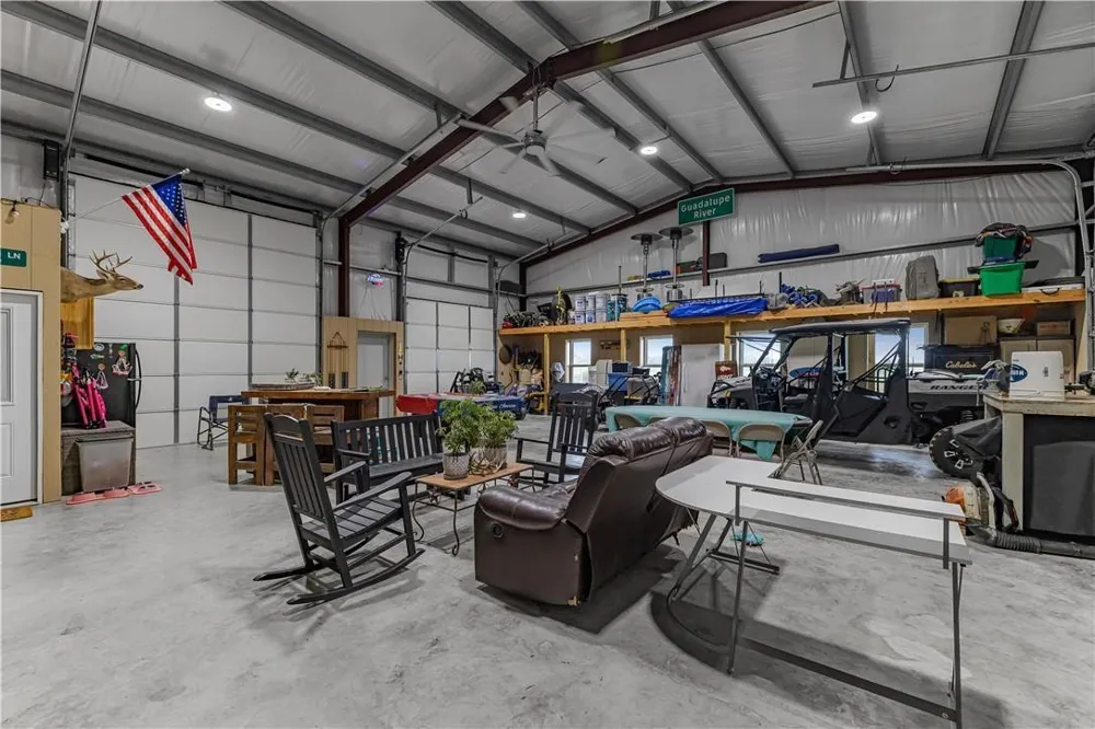 686 Rappold Road Yoakum, TX 77995
