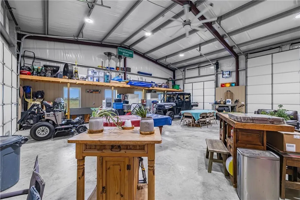 686 Rappold Road Yoakum, TX 77995