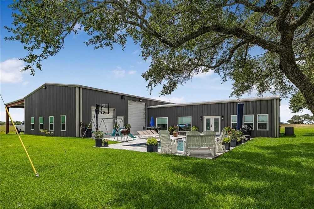 686 Rappold Road Yoakum, TX 77995