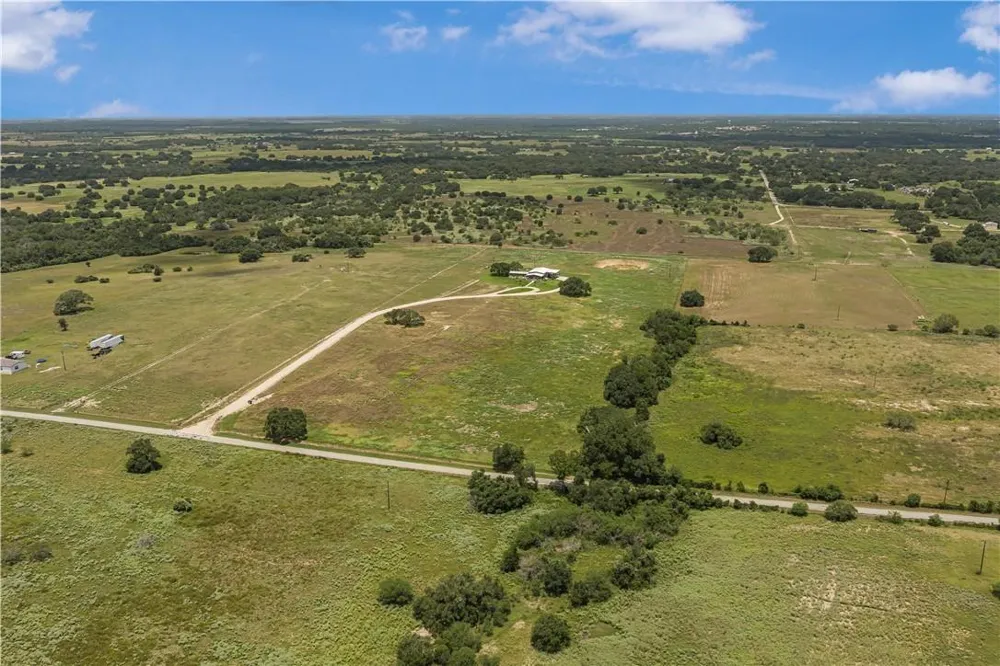 686 Rappold Road Yoakum, TX 77995