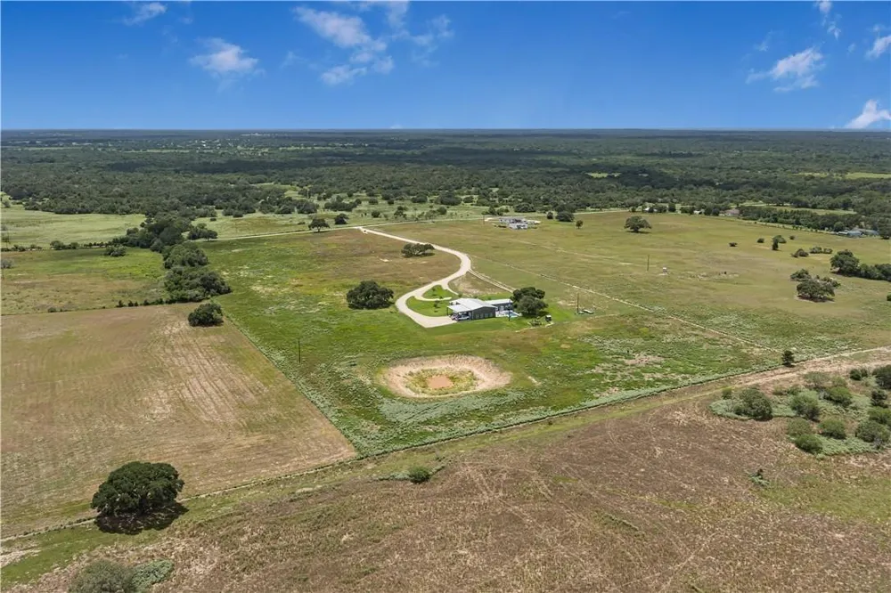 686 Rappold Road Yoakum, TX 77995