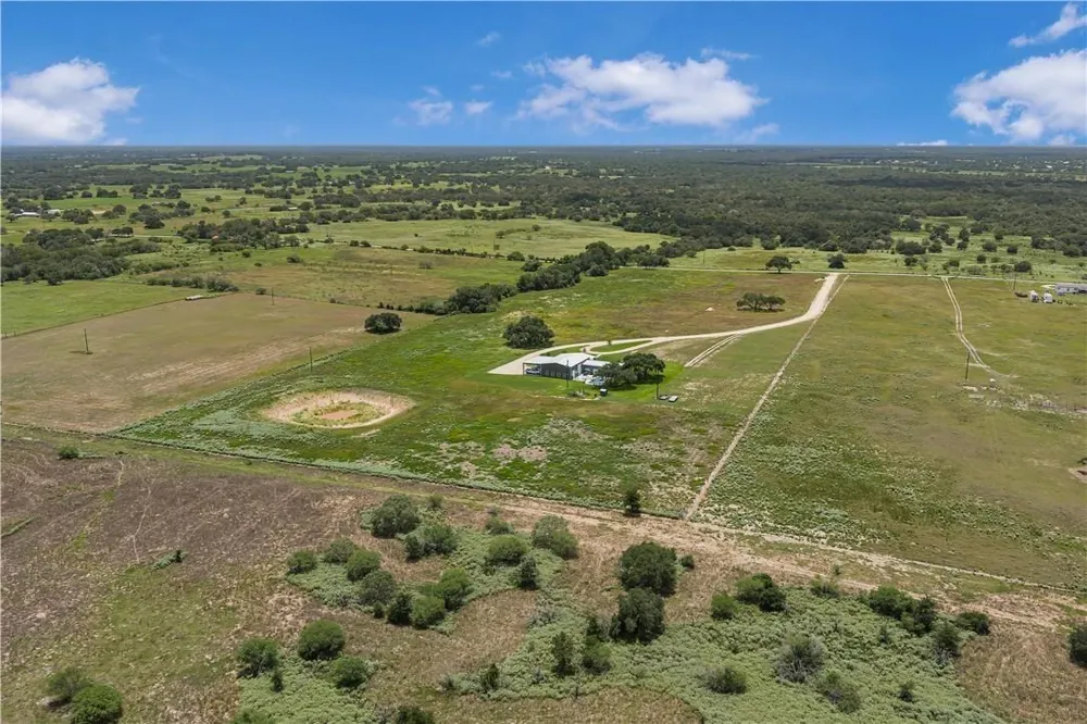 686 Rappold Road Yoakum, TX 77995