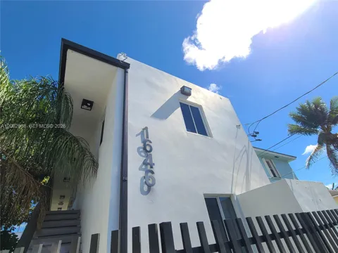 1646 NW 1st Pl #2