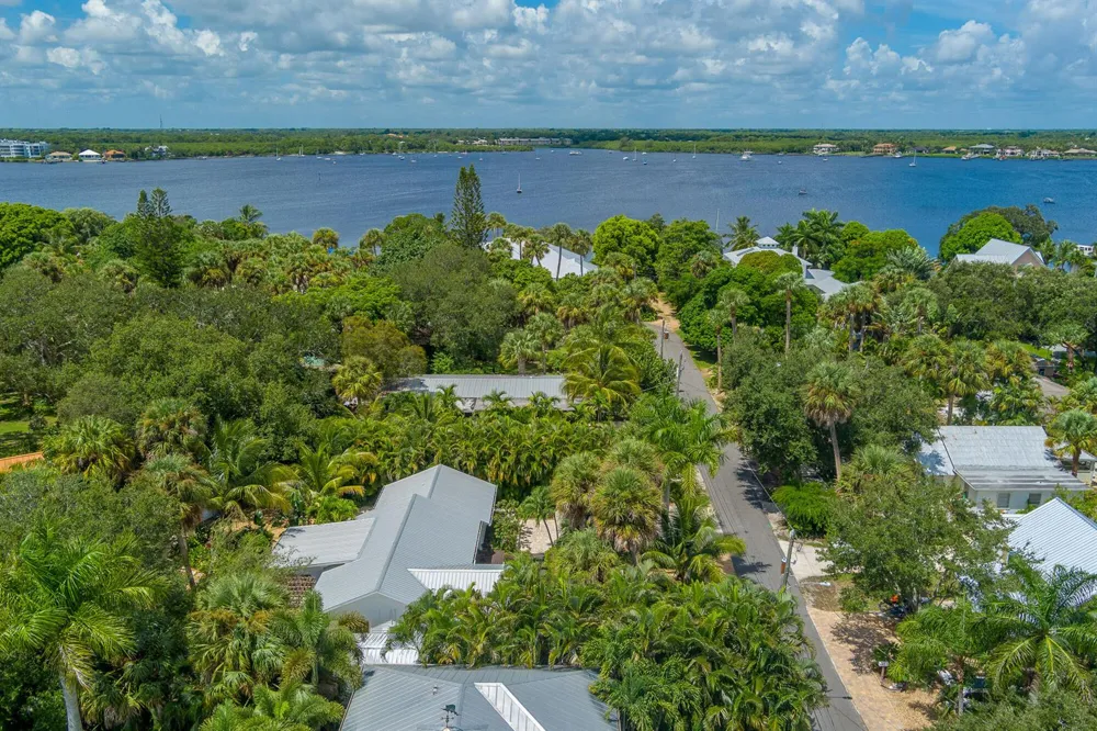 547 SW Riverview Street Stuart, FL 34994