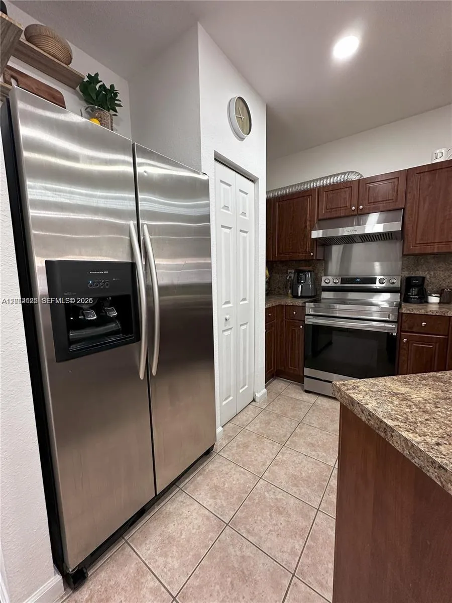 541 Princess Dr Margate, FL 33068