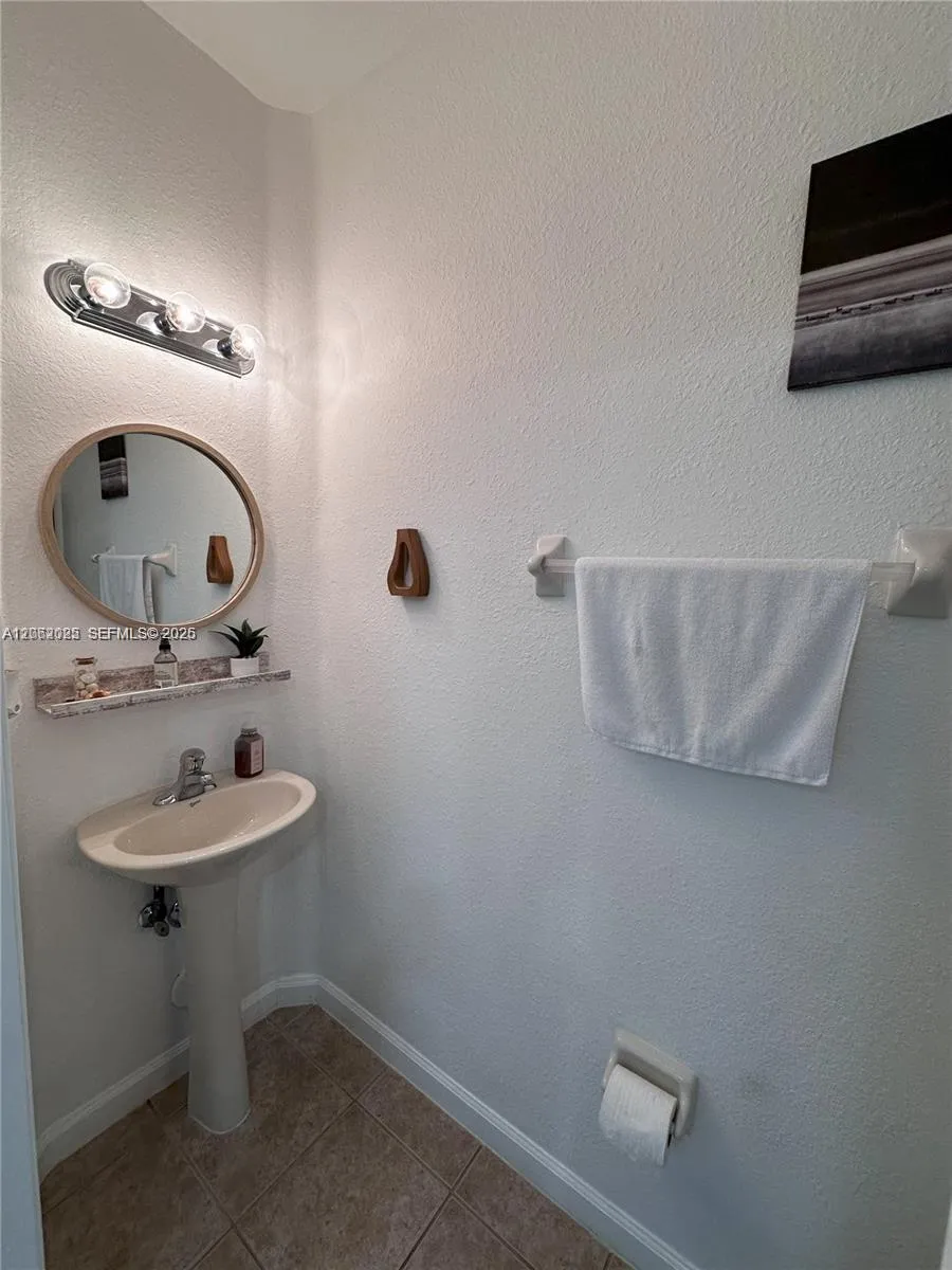 541 Princess Dr Margate, FL 33068