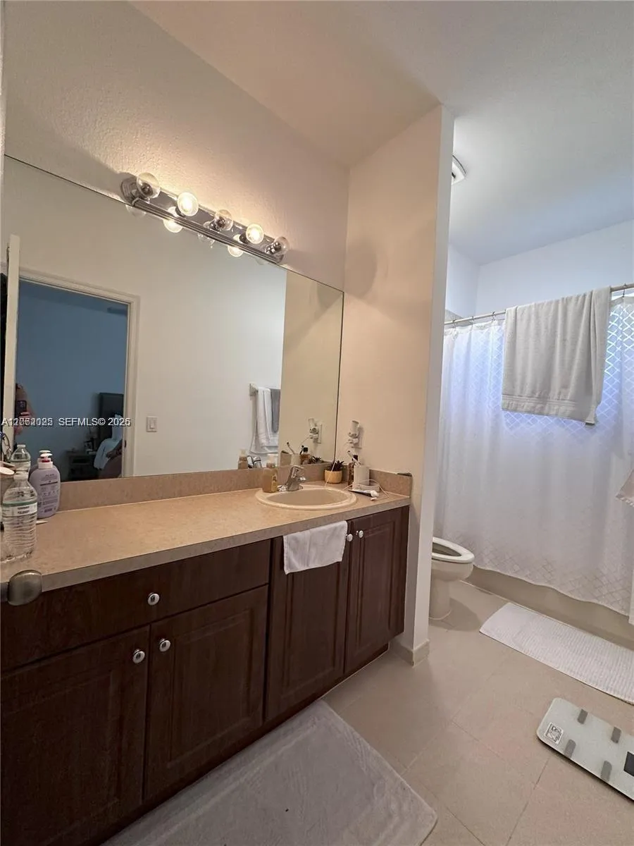 541 Princess Dr Margate, FL 33068
