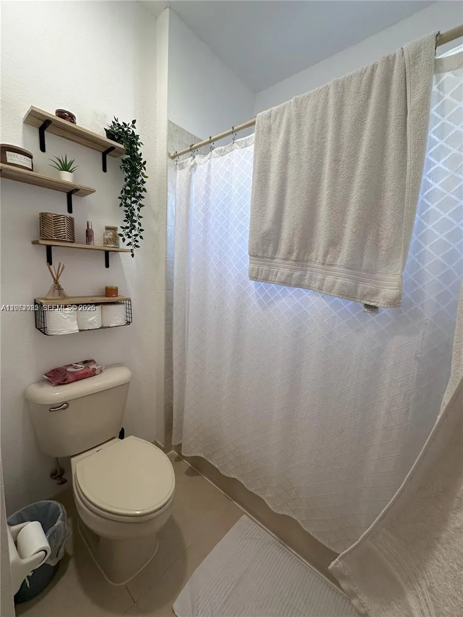 541 Princess Dr Margate, FL 33068