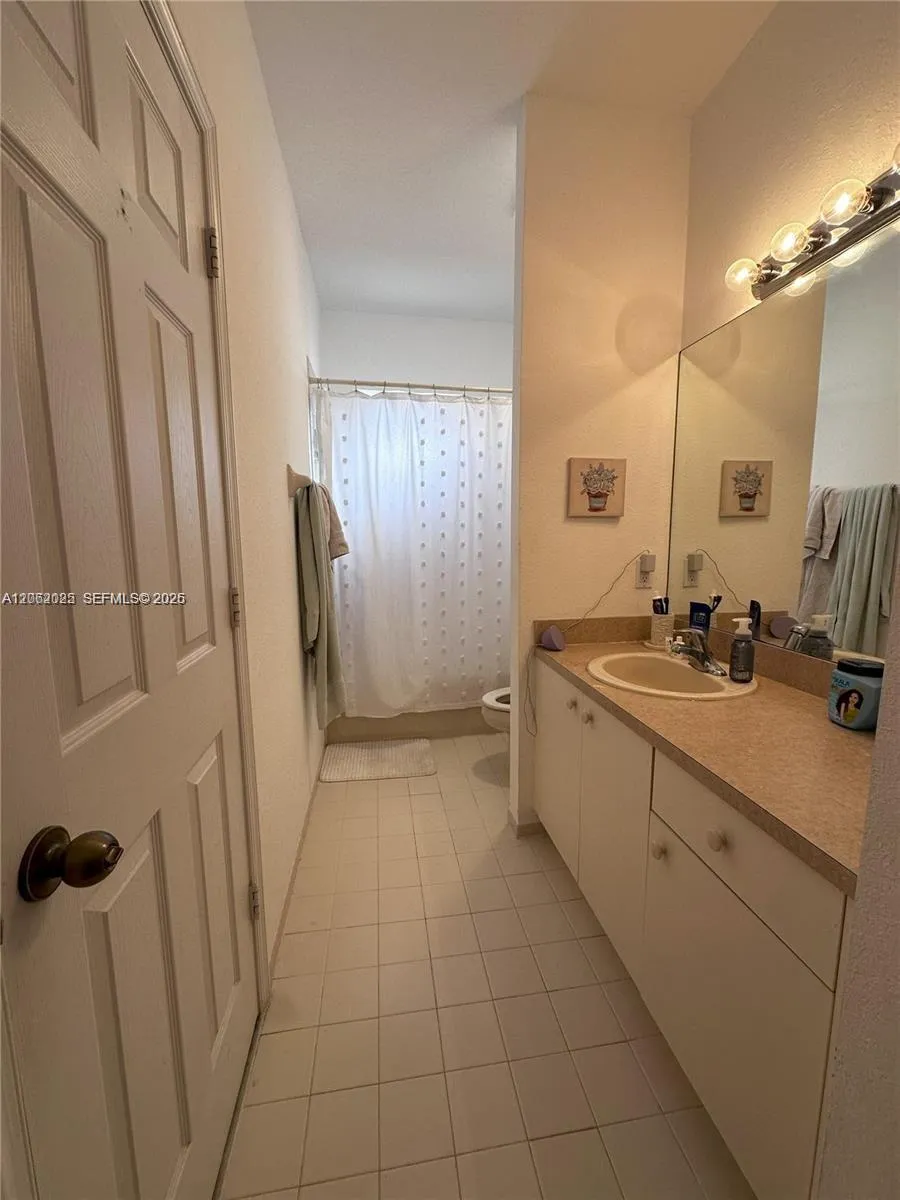 541 Princess Dr Margate, FL 33068