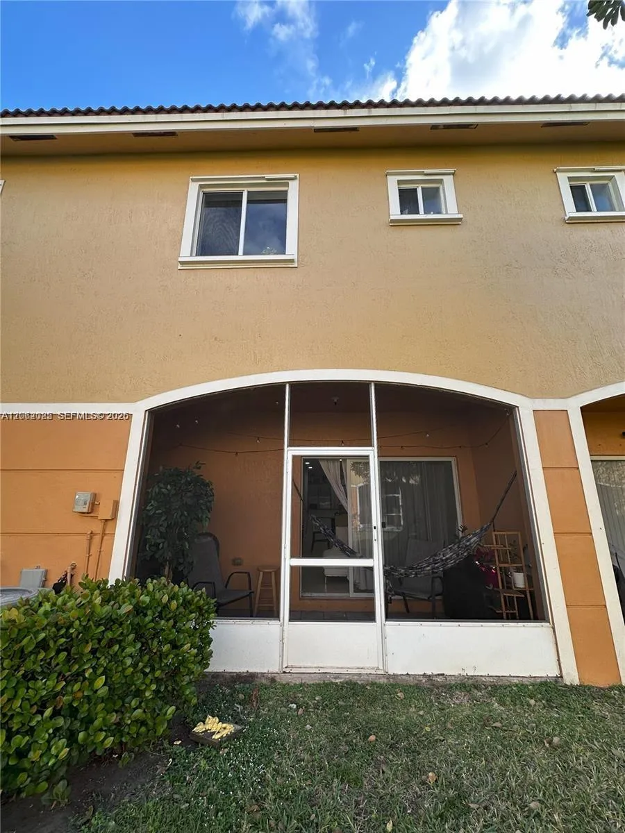541 Princess Dr Margate, FL 33068