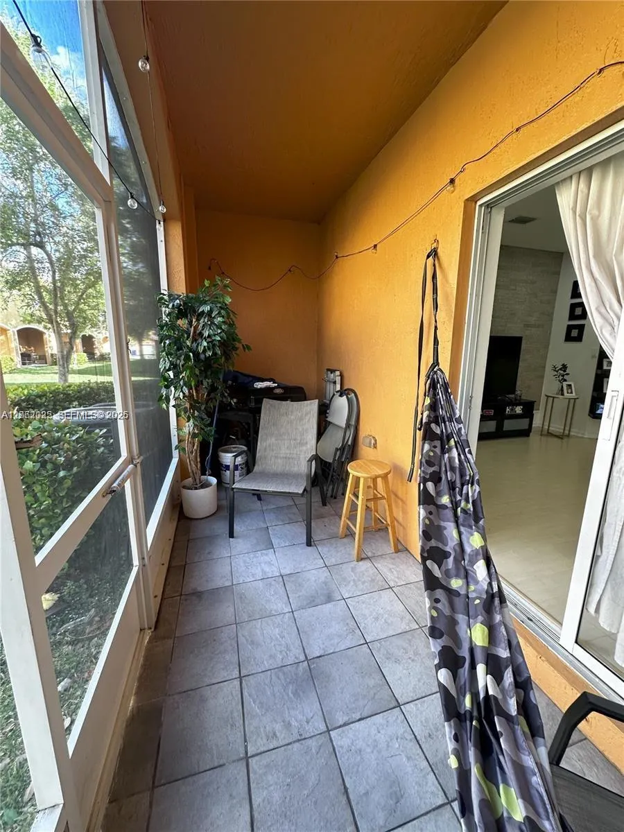541 Princess Dr Margate, FL 33068