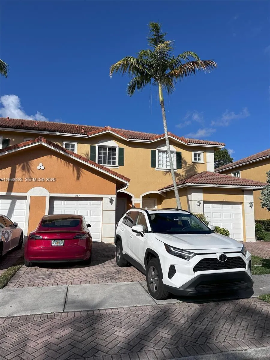541 Princess Dr Margate, FL 33068