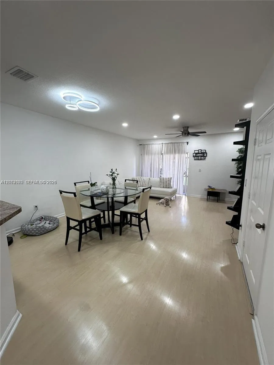 541 Princess Dr Margate, FL 33068