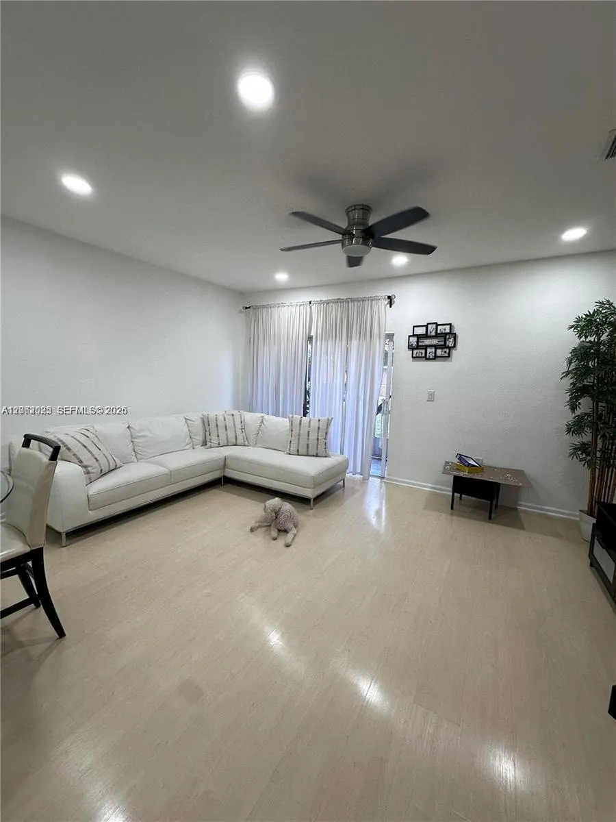 541 Princess Dr Margate, FL 33068