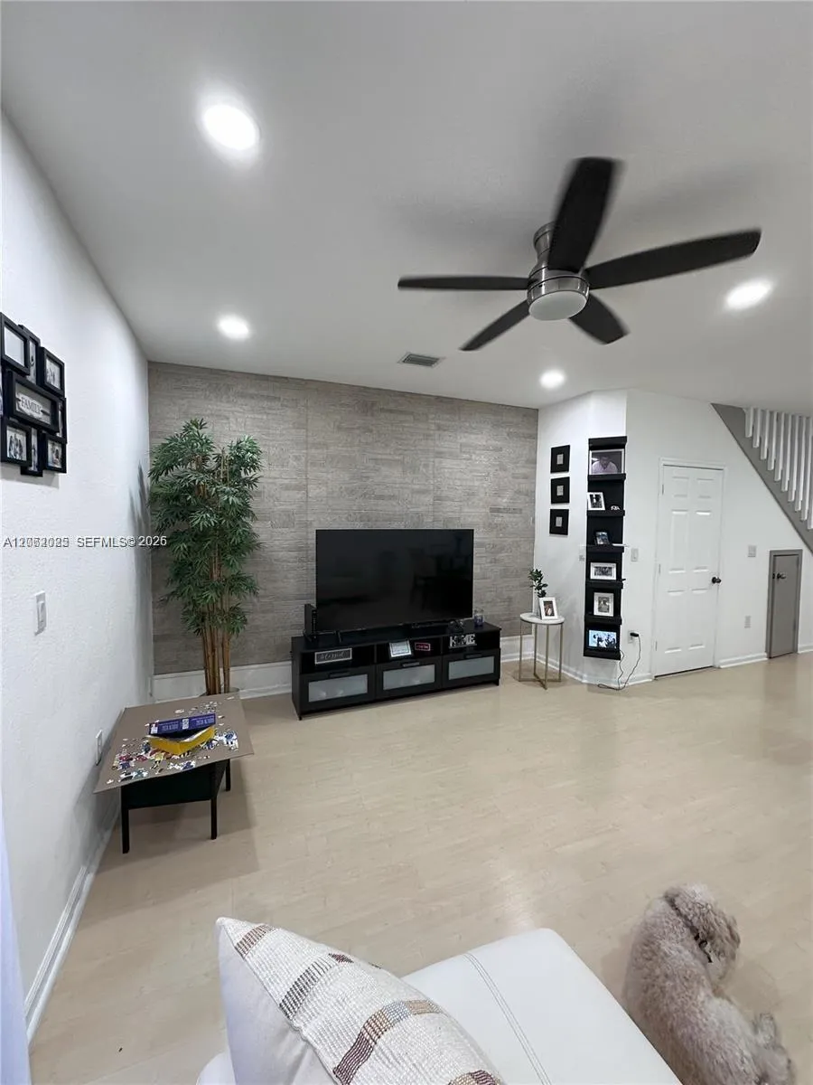 541 Princess Dr Margate, FL 33068