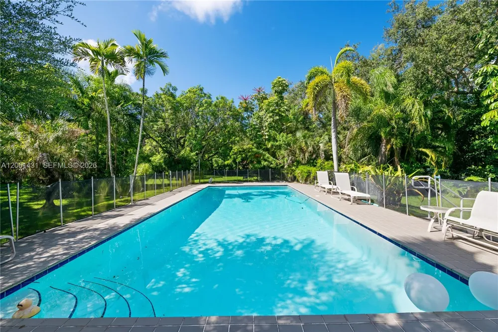 12200 SW 74th Ct Pinecrest, FL 33156