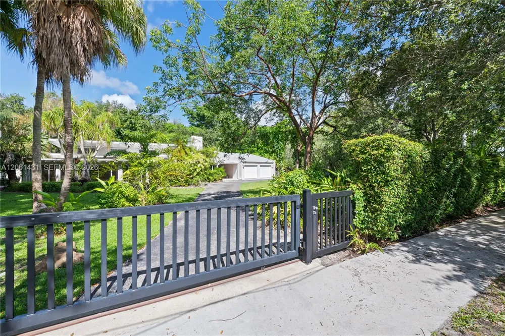 12200 SW 74th Ct Pinecrest, FL 33156