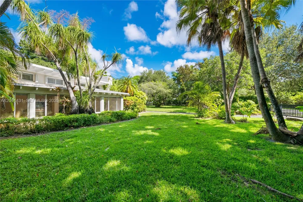 12200 SW 74th Ct Pinecrest, FL 33156