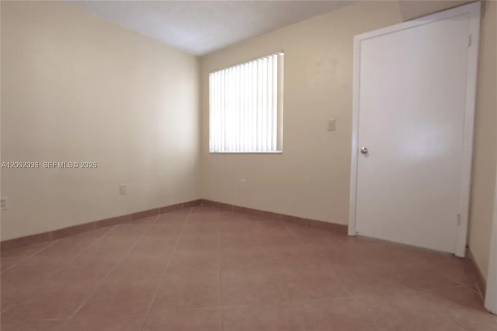 2890 Oakland Forest Dr #206 Oakland Park, FL 33309