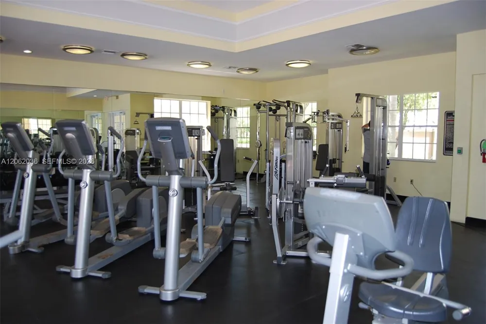 2890 Oakland Forest Dr #206 Oakland Park, FL 33309