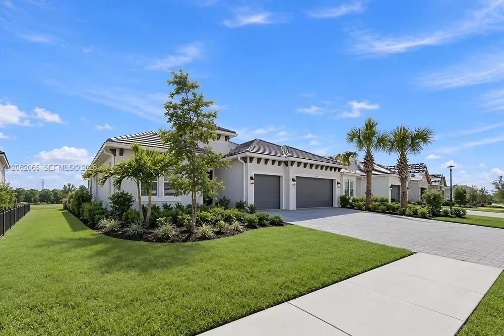 15756 Modena Street Naples, FL 34114