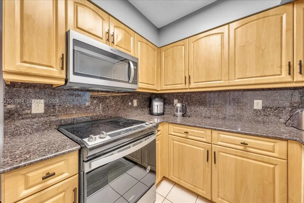 2240 Cypress Bend Dr #204 Pompano Beach, FL 33069