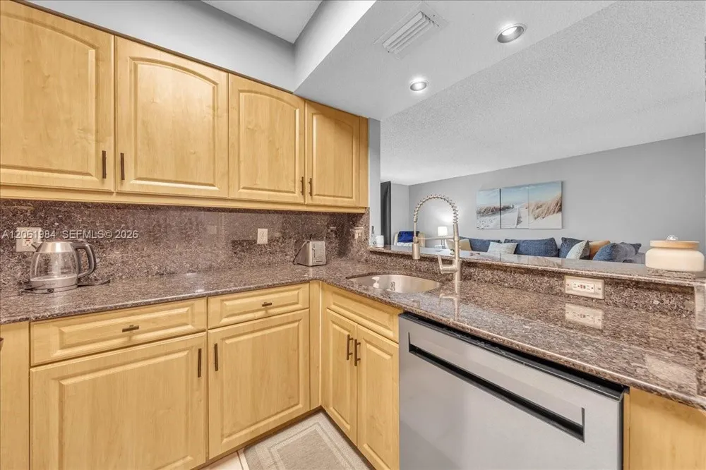 2240 Cypress Bend Dr #204 Pompano Beach, FL 33069