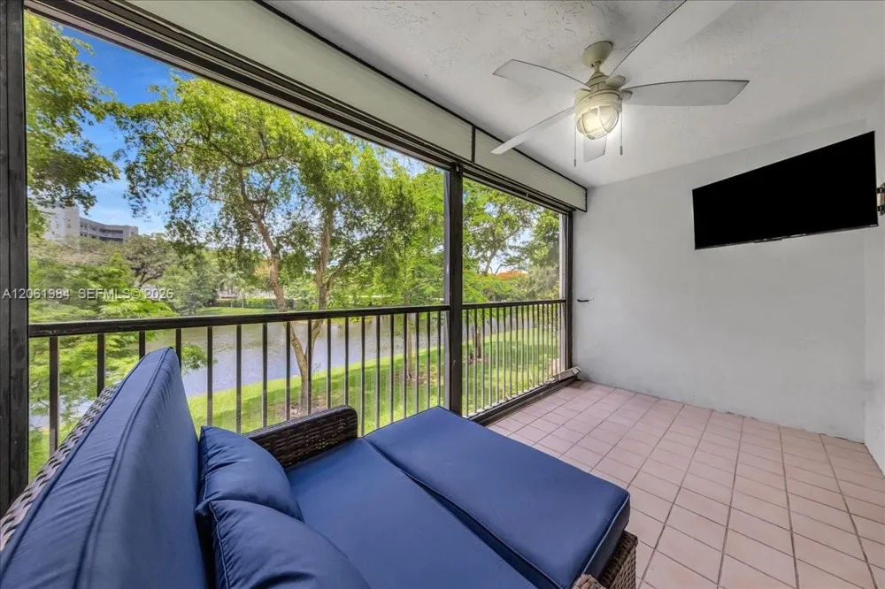 2240 Cypress Bend Dr #204 Pompano Beach, FL 33069