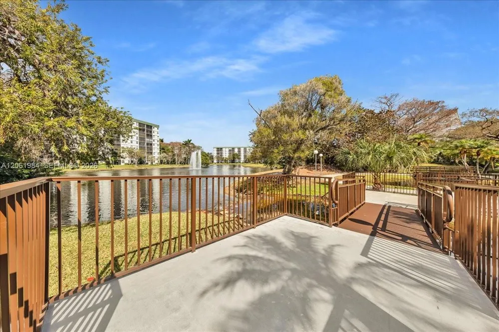 2240 Cypress Bend Dr #204 Pompano Beach, FL 33069