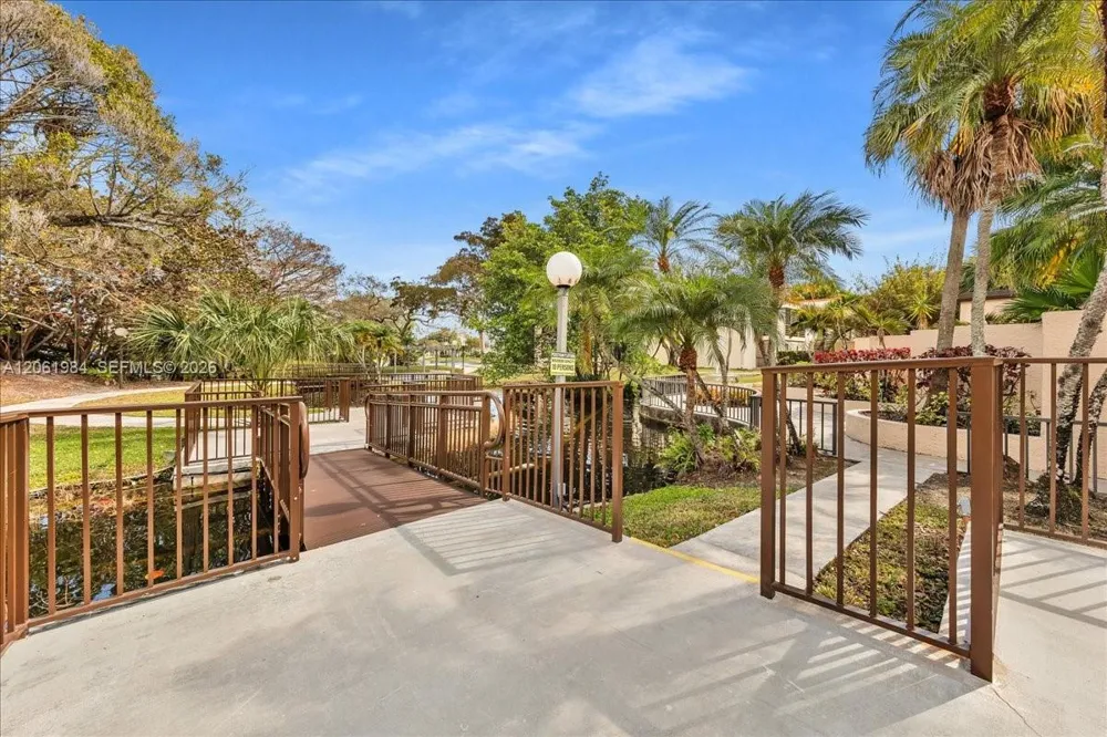 2240 Cypress Bend Dr #204 Pompano Beach, FL 33069